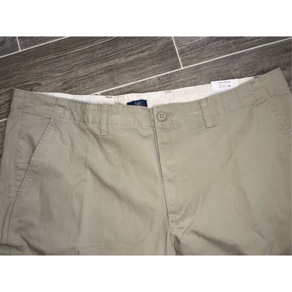 Shorts khaki color. Nice dress or play shorts. anywhere else you want to go. Siz - Picture 6 of 16